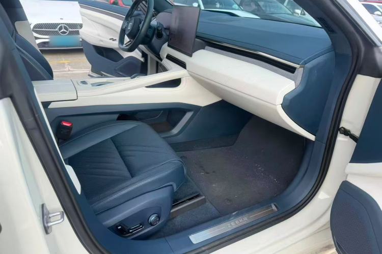 Used Zeekr 001 2024 WE Edition 95 kWh All-Wheel Drive Right Front Seat