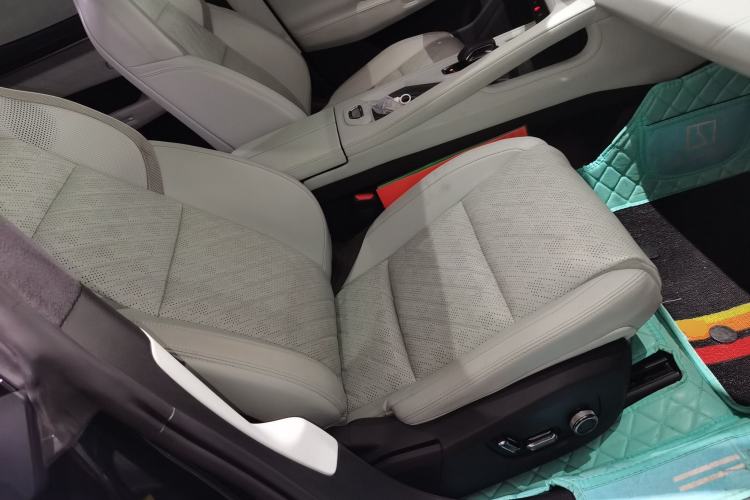 Used Zeekr 001 2024 WE Edition 95 kWh All-Wheel Drive Right Front Seat