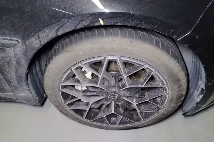 Used Zeekr 001 2024 YOU Edition 100 kWh All-Wheel Drive Right Front Wheel Hub