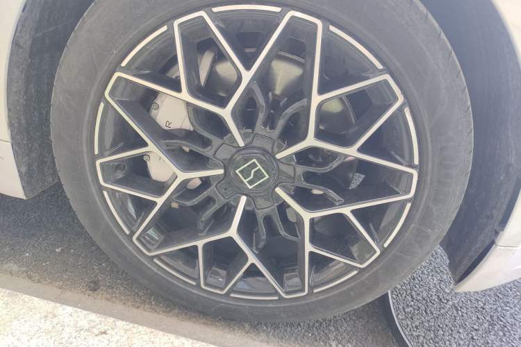 Used Zeekr 001 2024 WE Edition 100 kWh Rear-Drive Right Front Wheel Hub