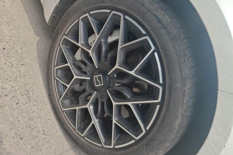 Used Zeekr 001 2024 WE Edition 95 kWh All-Wheel Drive Right Front Wheel Hub