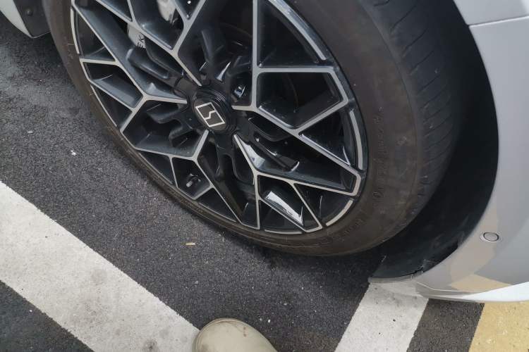 Used Zeekr 001 2024 WE Edition 95 kWh All-Wheel Drive Right Front Wheel Hub
