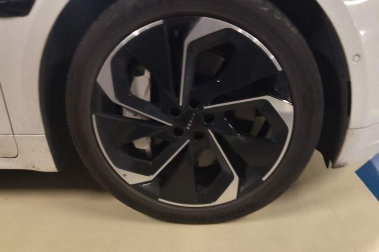 Used Zeekr 001 2024 WE Edition 100 kWh Rear-Drive Right Front Wheel Hub