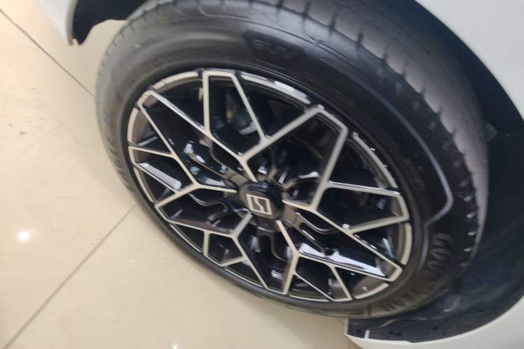 Used Zeekr 001 2024 WE Edition 100 kWh Rear-Drive Right Rear Wheel Hub