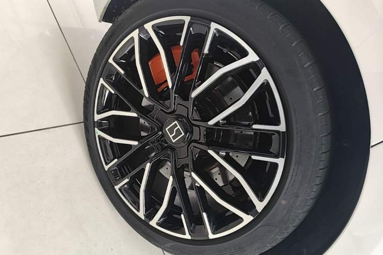 Used Zeekr 001 2024 YOU Edition 100 kWh All-Wheel Drive Right Rear Wheel Hub
