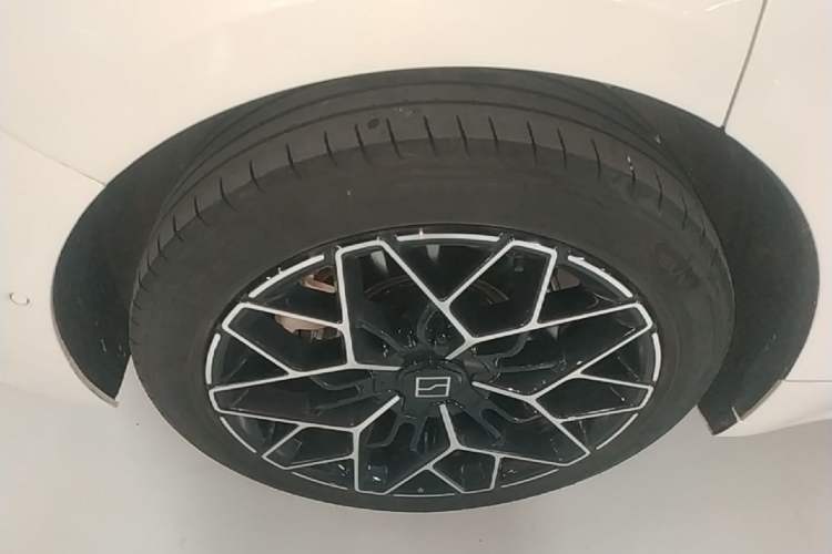 Used Zeekr 001 2024 WE Edition 100 kWh Rear-Drive Right Rear Wheel Hub