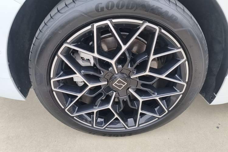 Used Zeekr 001 2024 WE Edition 100 kWh Rear-Drive Right Rear Wheel Hub