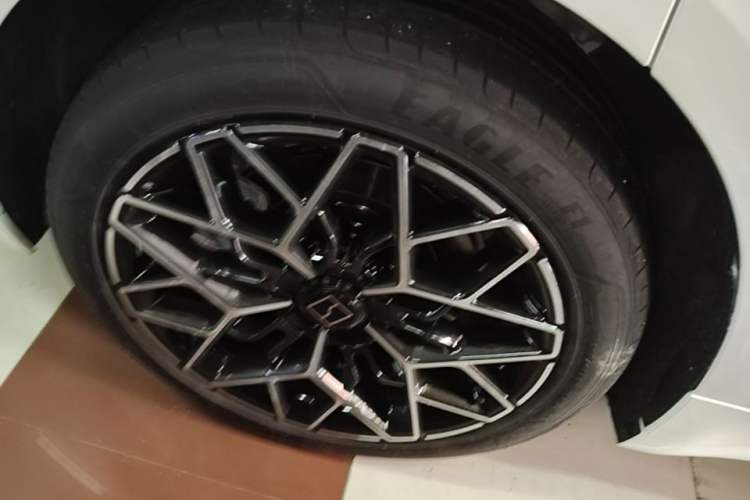 Used Zeekr 001 2024 WE Edition 100 kWh Rear-Drive Right Rear Wheel Hub