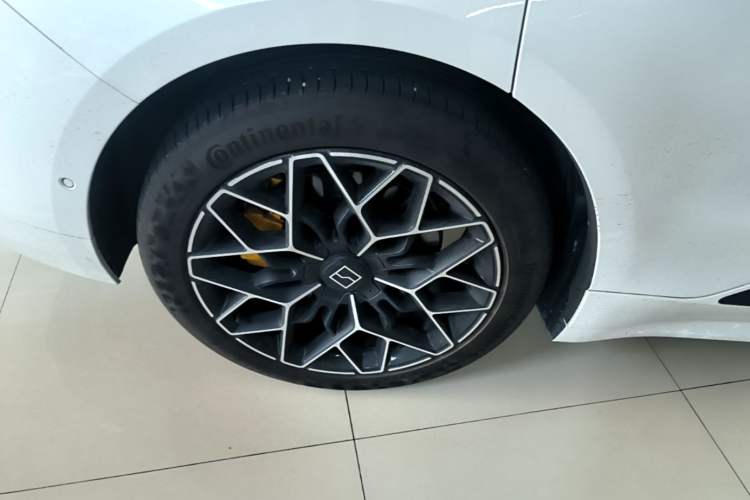 Used Zeekr 001 2024 WE Edition 95 kWh All-Wheel Drive Right Rear Wheel Hub