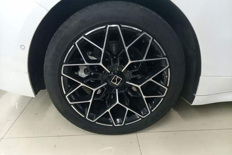 Used Zeekr 001 2024 WE Edition 95 kWh All-Wheel Drive Right Rear Wheel Hub