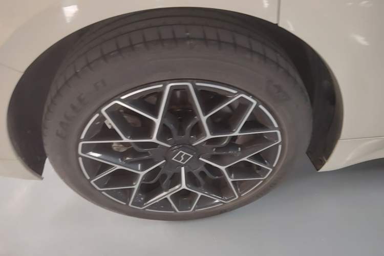 Used Zeekr 001 2024 WE Edition 100 kWh Rear-Drive Right Rear Wheel Hub