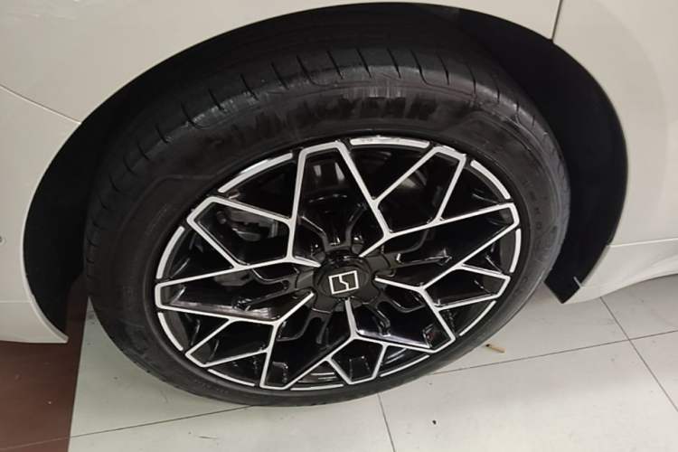 Used Zeekr 001 2024 WE Edition 95 kWh All-Wheel Drive Right Rear Wheel Hub