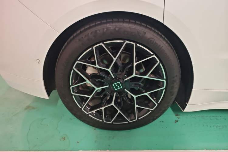 Used Zeekr 001 2024 ME Edition 100 kWh All-Wheel Drive Right Rear Wheel Hub