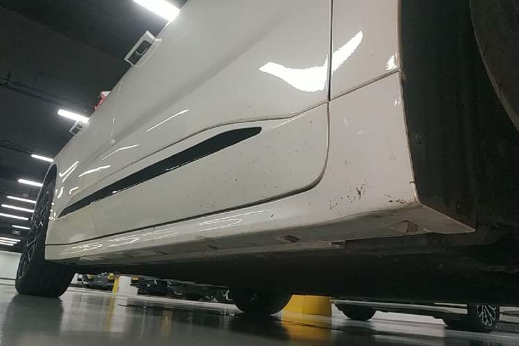 Used Zeekr 001 2024 WE Edition 100 kWh Rear-Drive Right Side Sill