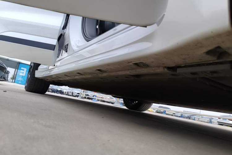 Used Zeekr 001 2024 WE Edition 100 kWh Rear-Drive Right Side Sill