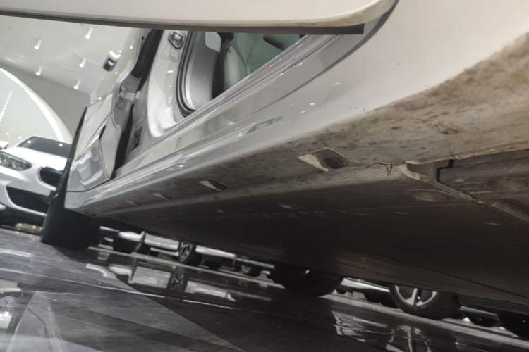 Used Zeekr 001 2024 WE Edition 95 kWh All-Wheel Drive Right Side Sill