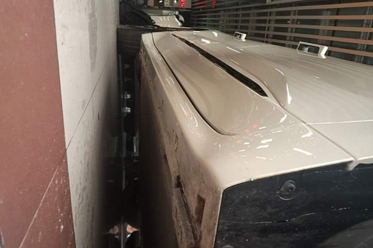 Used Zeekr 001 2024 WE Edition 100 kWh Rear-Drive Right Side Sill