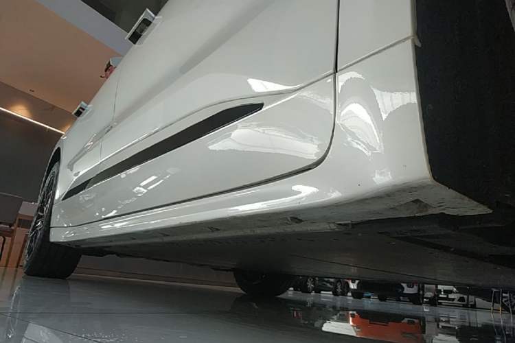 Used Zeekr 001 2024 WE Edition 95 kWh All-Wheel Drive Right Side Sill