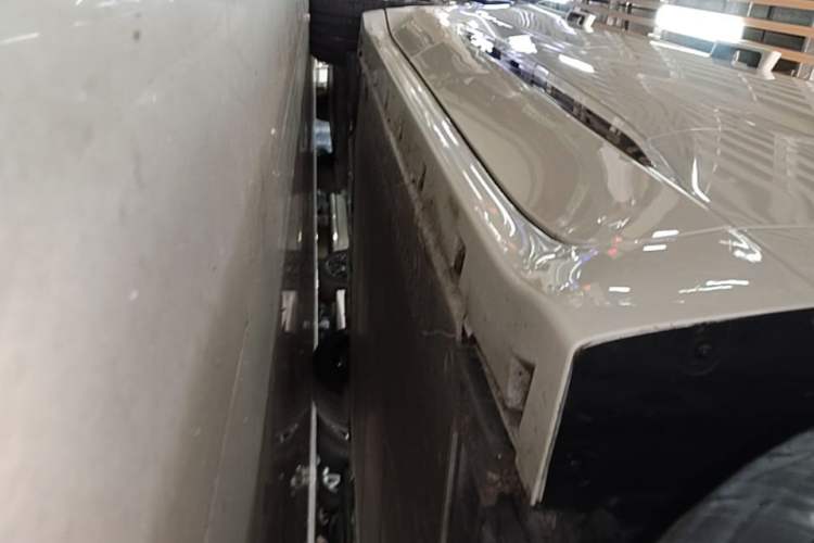 Used Zeekr 001 2024 WE Edition 95 kWh All-Wheel Drive Right Side Sill