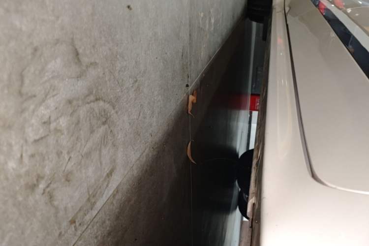Used Zeekr 001 2024 WE Edition 95 kWh All-Wheel Drive Right Side Sill