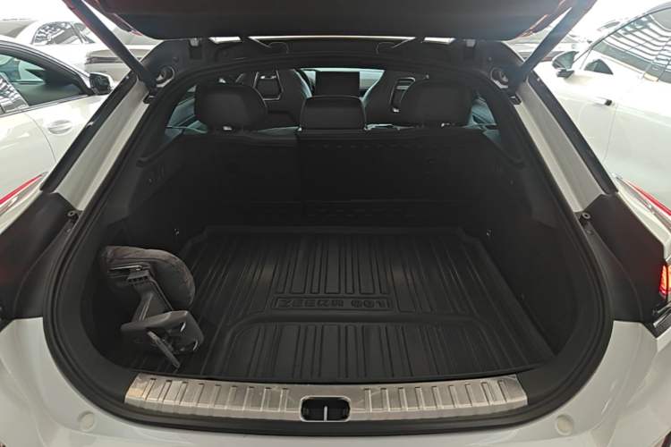 Used Zeekr 001 2024 WE Edition 95 kWh All-Wheel Drive Trunk