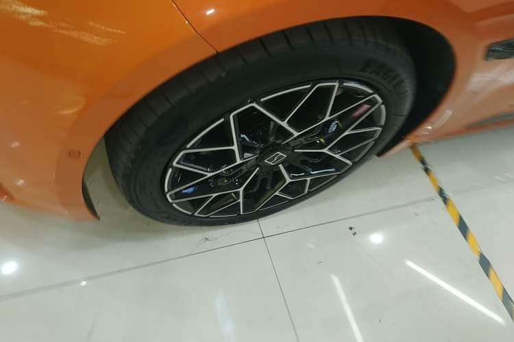 Used Zeekr 001 2024 WE Edition 95 kWh All-Wheel Drive Left Front Wheel Hub