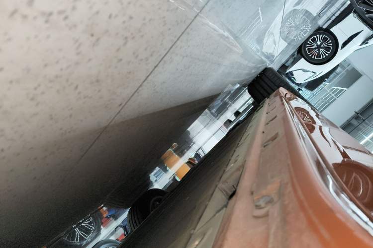 Used Zeekr 001 2024 WE Edition 100 kWh Rear-Drive Left Side Sill