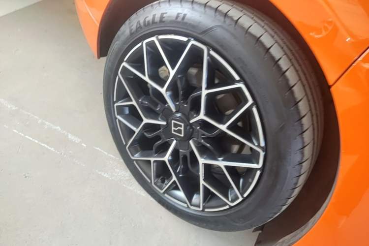 Used Zeekr 001 2024 WE Edition 95 kWh All-Wheel Drive Right Rear Wheel Hub