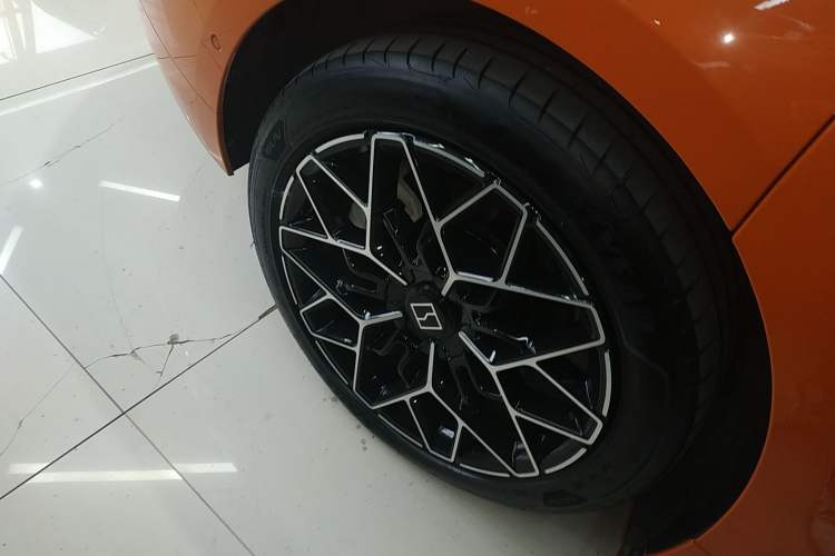 Used Zeekr 001 2024 WE Edition 95 kWh All-Wheel Drive Right Rear Wheel Hub