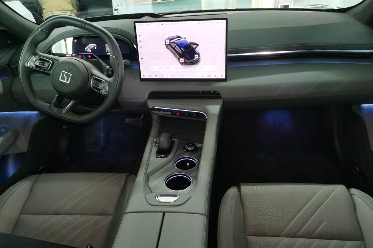 Used Zeekr 001 2025 YOU Edition 100 kWh All-Wheel Drive Center Console