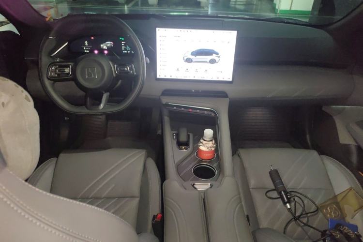 Used Zeekr 001 2025 WE Edition 95 kWh All-Wheel Drive Center Console