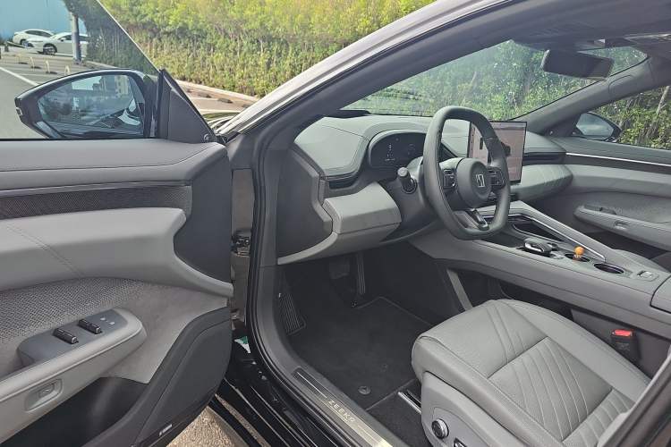 Used Zeekr 001 2025 WE Edition 95 kWh All-Wheel Drive Driver Seat