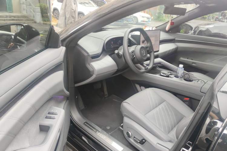 Used Zeekr 001 2025 WE Edition 100 kWh Rear-Wheel Drive Driver Seat