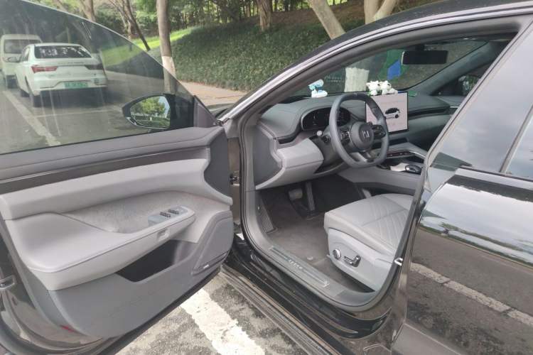 Used Zeekr 001 2025 WE Edition 95 kWh All-Wheel Drive Driver Seat