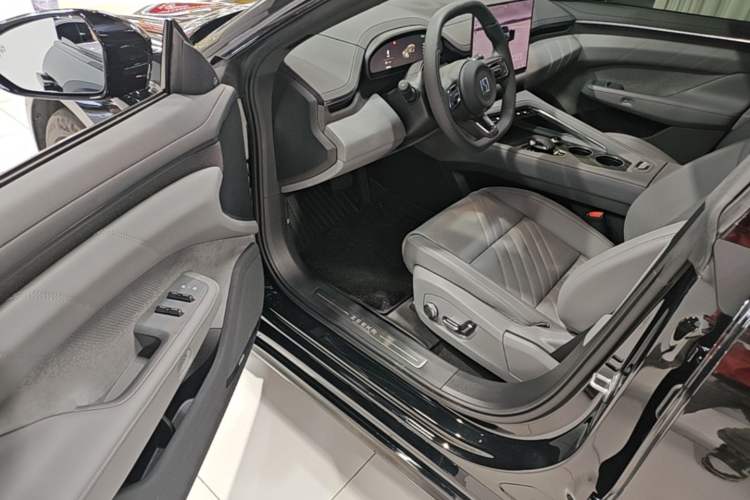 Used Zeekr 001 2025 WE Edition 95 kWh All-Wheel Drive Driver Seat