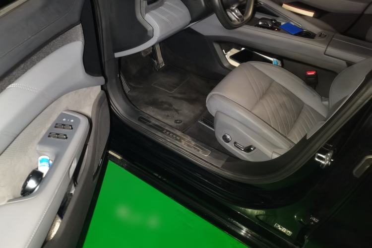 Used Zeekr 001 2025 WE Edition 95 kWh All-Wheel Drive Driver Seat
