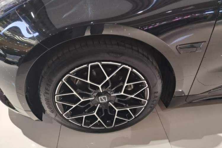Used Zeekr 001 2025 WE Edition 95 kWh All-Wheel Drive Exterior 4