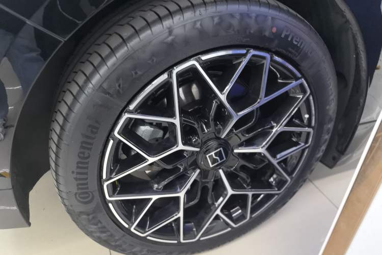 Used Zeekr 001 2025 ME Version 100 kWh All-Wheel Drive Exterior 5
