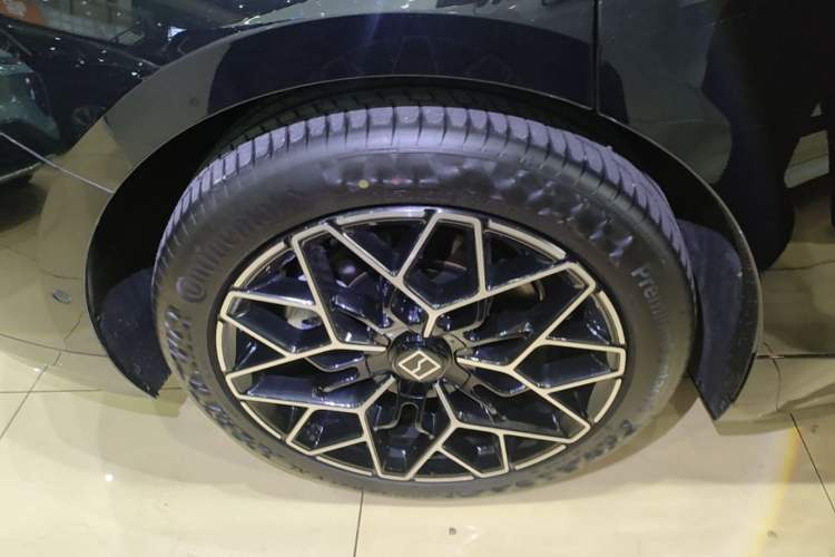 Used Zeekr 001 2025 ME Version 100 kWh All-Wheel Drive Exterior 5