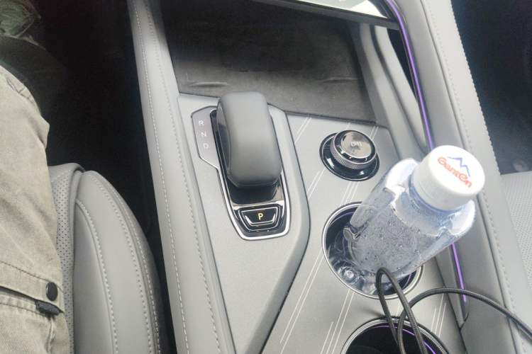 Used Zeekr 001 2025 WE Edition 100 kWh Rear-Wheel Drive Gear Lever