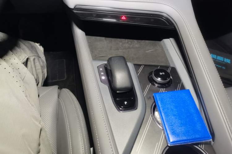 Used Zeekr 001 2025 WE Edition 95 kWh All-Wheel Drive Gear Lever