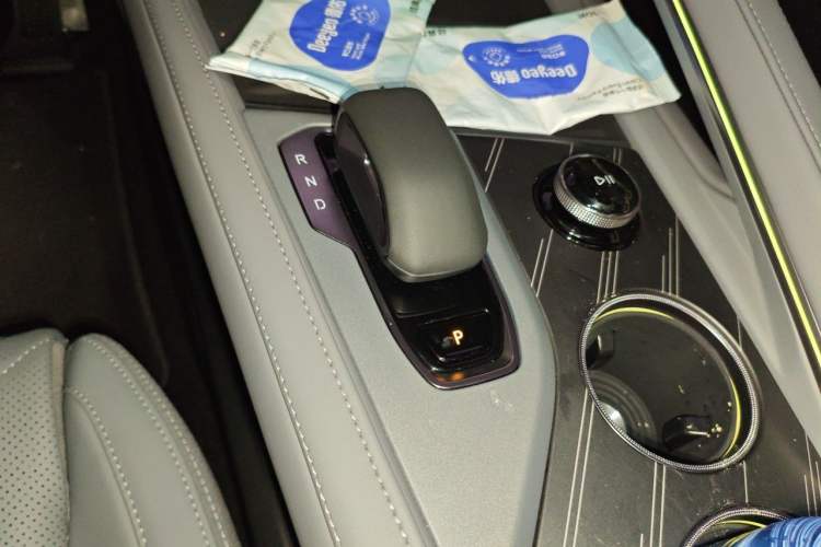 Used Zeekr 001 2025 WE Edition 95 kWh All-Wheel Drive Gear Lever