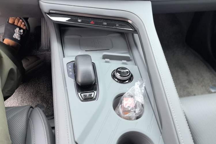 Used Zeekr 001 2025 WE Edition 95 kWh All-Wheel Drive Gear Lever