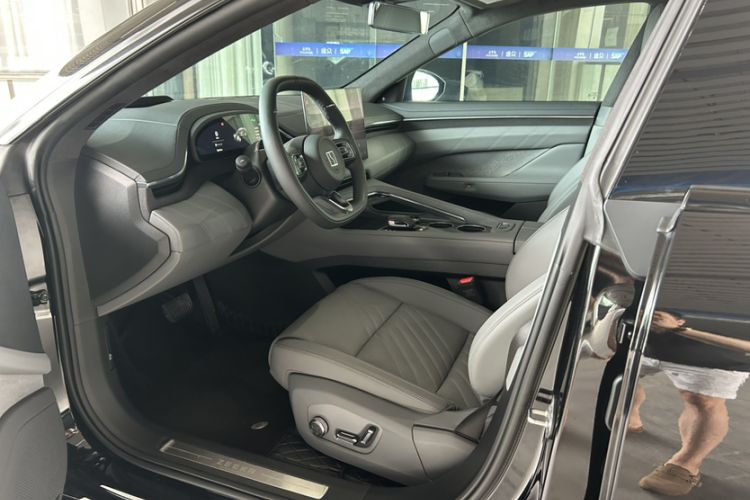 Used Zeekr 001 2025 WE Edition 95 kWh All-Wheel Drive Interior 2