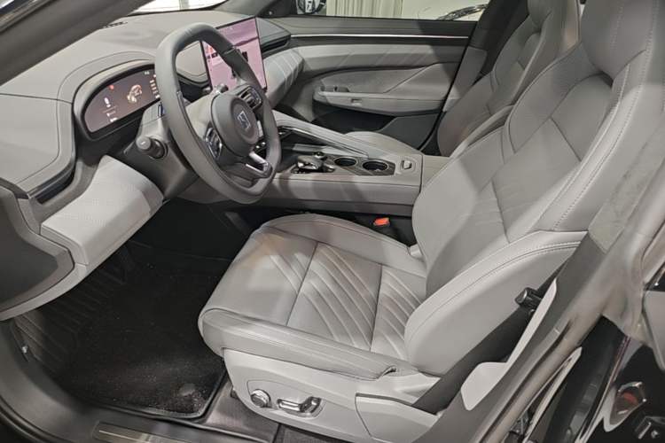 Used Zeekr 001 2025 WE Edition 95 kWh All-Wheel Drive Left Front Seat