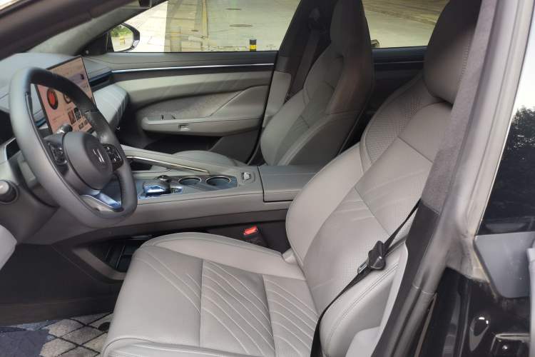 Used Zeekr 001 2025 WE Edition 95 kWh All-Wheel Drive Left Front Seat