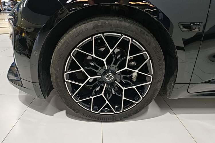 Used Zeekr 001 2025 WE Edition 95 kWh All-Wheel Drive Left Front Wheel Hub