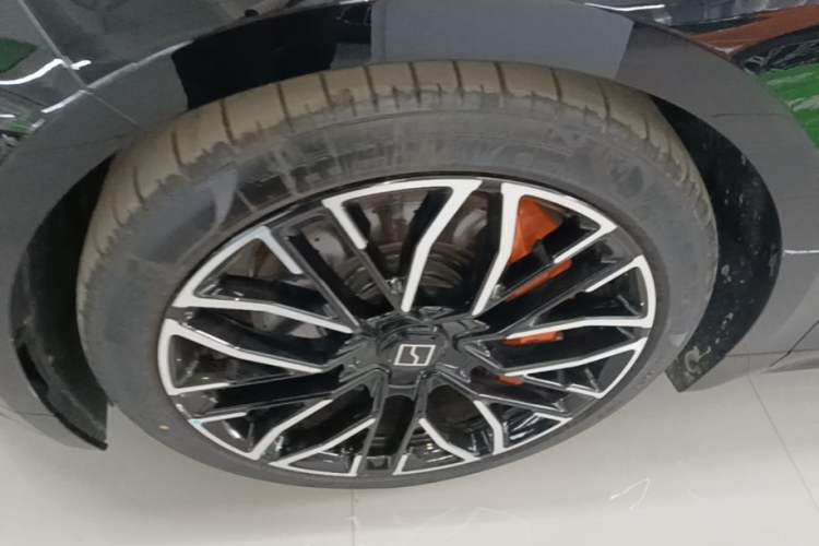Used Zeekr 001 2025 YOU Edition 100 kWh All-Wheel Drive Left Front Wheel Hub