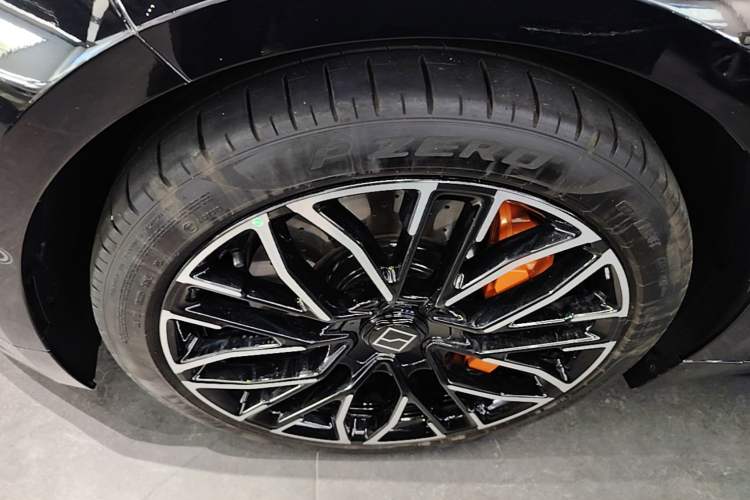 Used Zeekr 001 2025 YOU Edition 100 kWh All-Wheel Drive Left Front Wheel Hub