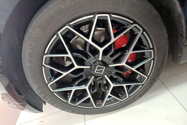 Used Zeekr 001 2025 WE Edition 95 kWh All-Wheel Drive Left Front Wheel Hub